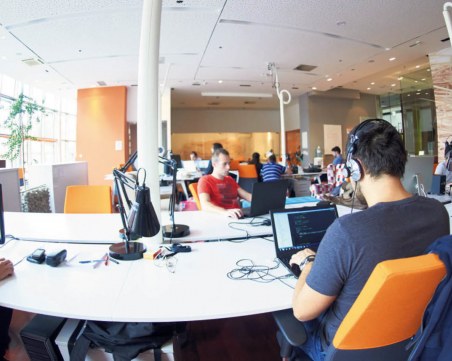 Пловдив в ТОП 5 на аутсорсинг центровете! Търсят още 12 хиляди служители в сектора у нас