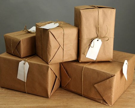 Продължават проблемите с обработката и доставката на пратки в Канада