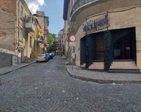 Сградата, приютила едни от най-култовите заведения в Пловдив, се продава СНИМКИ