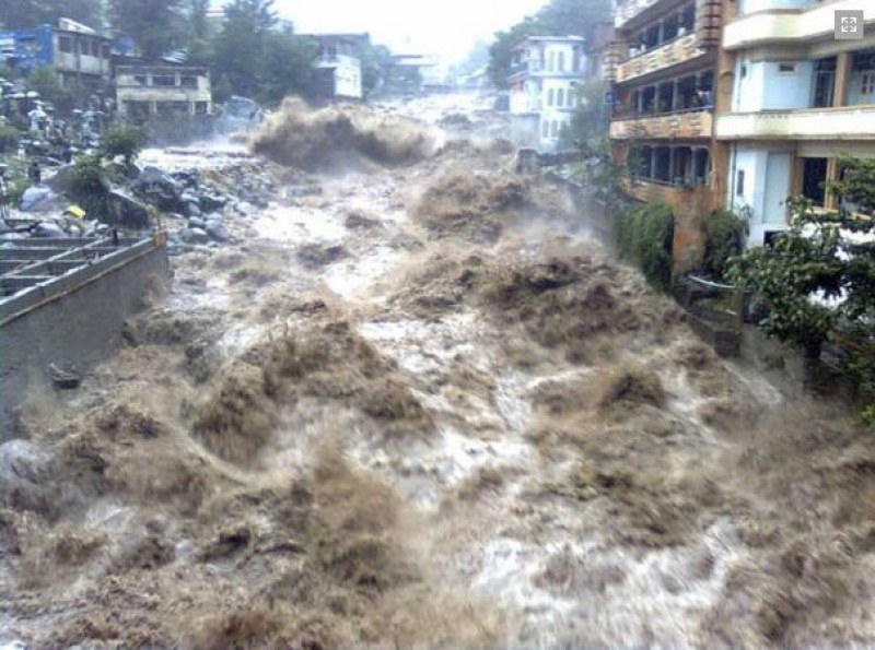 Наводнения и свлачища взеха живота на 11 души в Италия