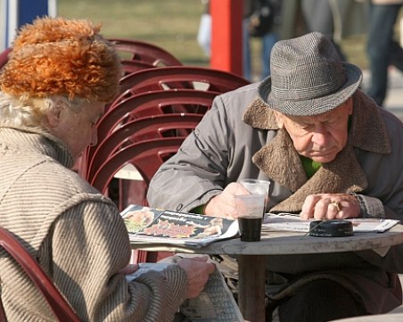 Финансовият министър: Коледни добавки за пенсионерите ще има