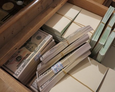 Пуснаха от ареста двама от фалшификаторите от Слънчев бряг