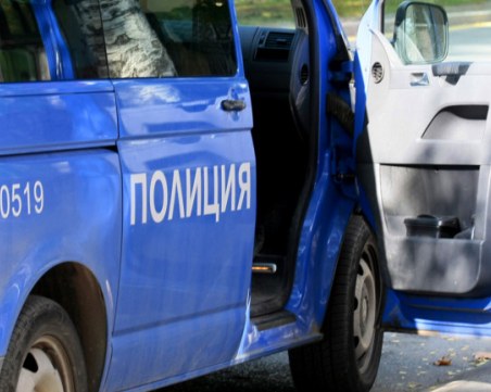 62-годишна мина на червено и блъсна полицейски микробус във Варна