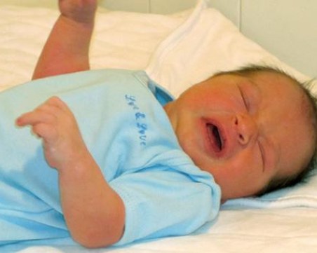 Бебе се роди при полеви условия в Пещера