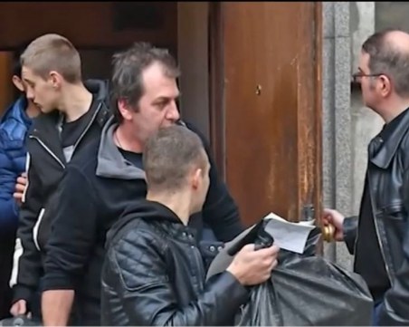 Спецакция: Общинар и лекар издавали фалшиви удостоверения за български произход