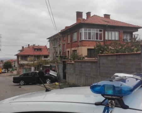 18-годишен помете две възрастни жени на тротоар в Карнобат