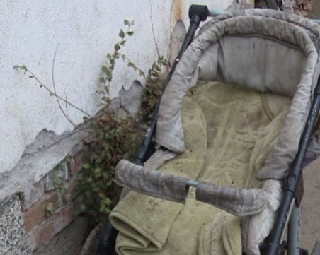 Полицията в Харманли разследва смъртта на бебе на 2 месеца