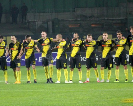 Ботев с група от 17 играчи срещу Левски днес