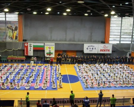 Браво! 3 златни, 7 сребърни и 5 бронзови медала за малките каратеки на АСКК“Тракия“ СНИМКИ