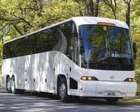 Младежи нападнаха мъж в автобус от градския транспорт