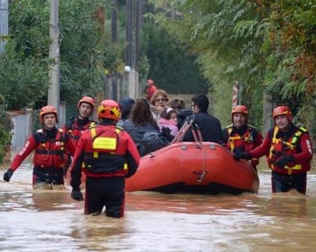 Спасители откриха 9 тела в наводнена къща в Сицилия