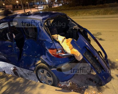 24 часа след зверската катастрофа в Пловдив: Колата, кръв и стъкла още са на шосето СНИМКИ