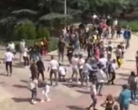 Обвиниха двама за масовия бой в Казанлък на първия учебен ден
