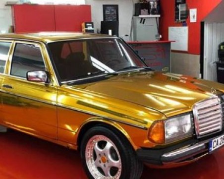 Роден бизнесмен си направи златен “Мерцедес“