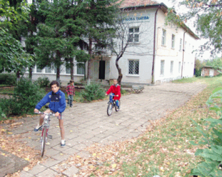 Сираци разбиха и ограбиха кухнята в сиропиталището си