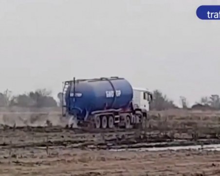 Жителите не село Труд отново настръхнаха, цистерни изхвърлят биоотпадъци по нивите ВИДЕО