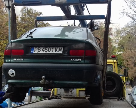 12 изоставени автомобила бяха премахнати от район “Северен“ в Пловдив СНИМКИ