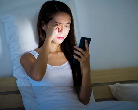 7 проблема, които могат да се случат, ако търкате очите си