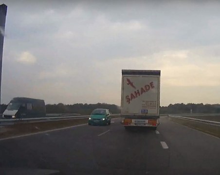 Безобразията на пътя не спират! Заблуден водач кара в насрещното на АМ “Тракия“ СНИМКА + ВИДЕО