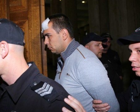 Двойният убиец Викторио остава в ареста