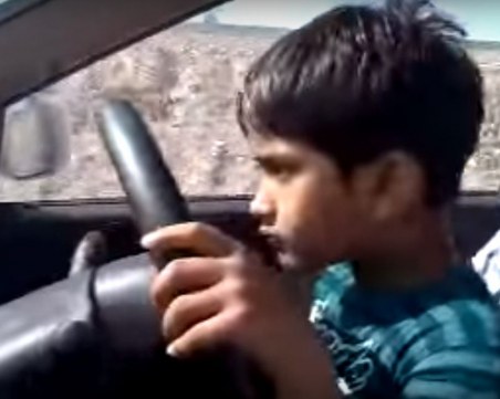 Куриоз: Катаджии спряха кола с шофьор дете на 10 години