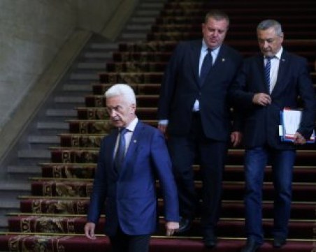 Любувайки се на изкуството, Патриотите се разбраха да ходят на работа и... да си траят