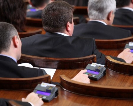 Парламентът гласува бюджета на Здравната каса и общественото осигуряване, ще се саботира ли кворума?