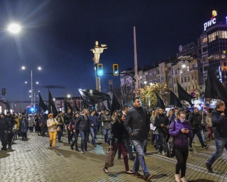 Протестиращите разписаха “оставката“ на Валери Симеонов