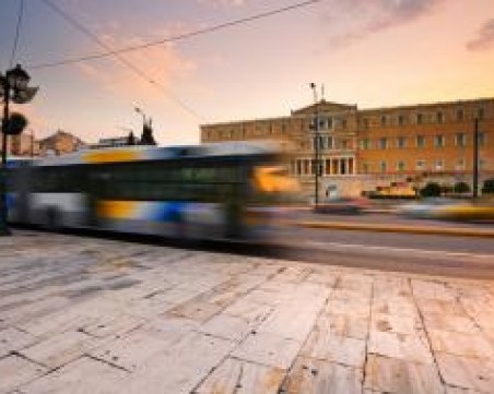 Разследват шофьор за расизъм, отказал да качи бежанци