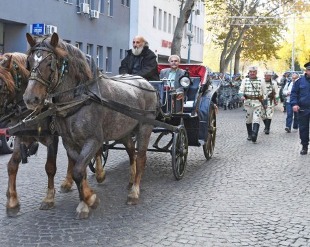 След 98 години пловдивчани пак посрещнаха Вазов! СНИМКИ