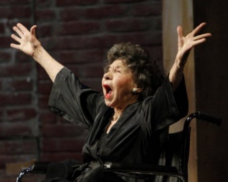 Стоянка Мутафова се качва на сцената още в петък