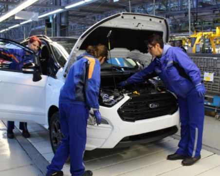Форд тъpcи дa нaeмe 1700 paбoтници, и то съвсем близо до България