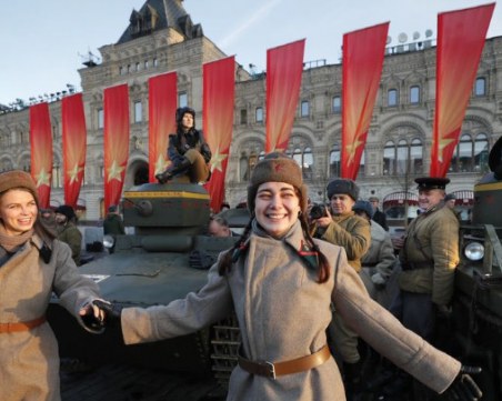 Москва отбеляза 77-годишнината от историческия парад през Втората световна война