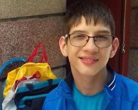 Помните ли Любчо? Дете герой, кръгъл сирак по неволя, с детска церебрална парализа…