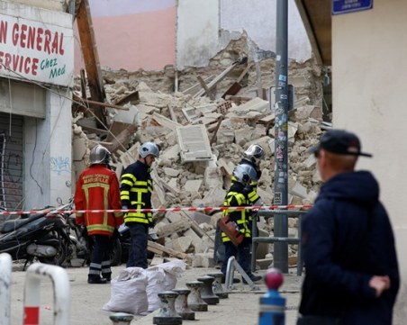 Продължават да вадят тела от рухналата сграда в Марсилия
