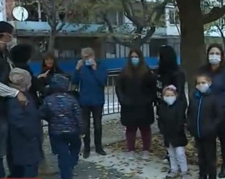 С маски на училище: Русе се вдига на протест срещу мръсния въздух