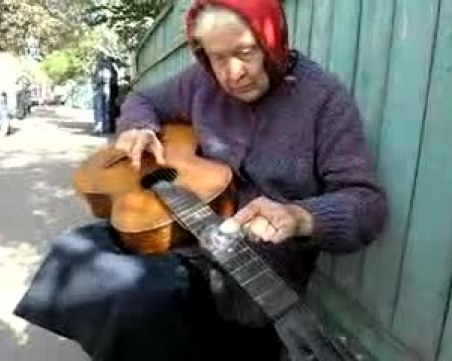 Търсят музикални баби за рок група! Трябва и да са пластични...