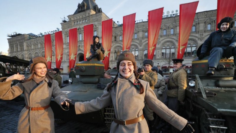 Москва отбеляза 77-годишнината от историческия парад през Втората световна война