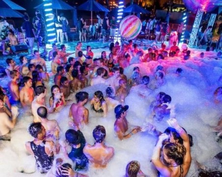 Идва ли краят на денонощния купон в Ибиса?