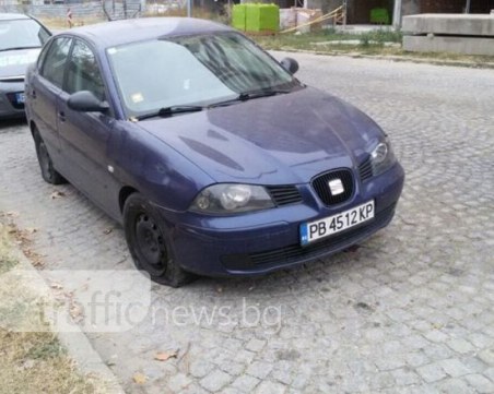 Пречи ти паркирала кола - пукаш гумите й със... спринцовка! Така правят в Пловдив! СНИМКИ