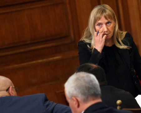 Цацаров поиска имунитетите на Елена Йончева, Марешки и още четирима депутати