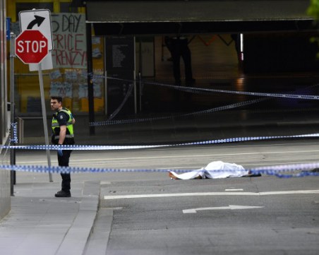 Нападение с нож в Мелбърн, един човек е убит