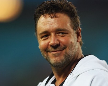 Ръсел Кроу се промени до неузнаваемост СНИМКА