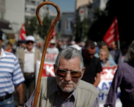 Все повече гръцки пенсионери идват в България, с колко пари живеят?