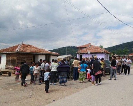 Защо вече втора година не бутат незаконните къщи в ромската махала в Гърмен?