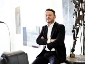 Обискират фирмите на най-богатия македонец