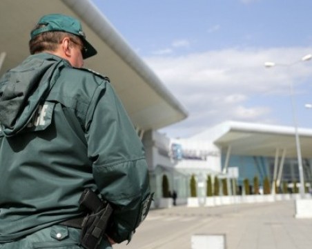 Граничен полицай простреля своя колежка на летище София