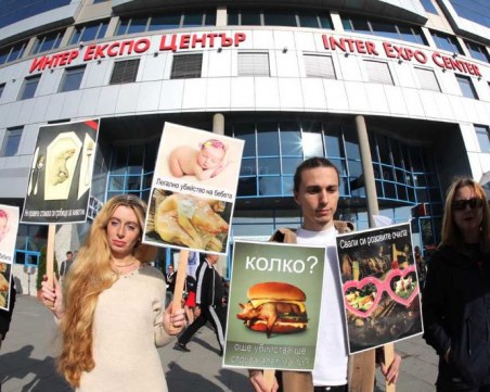 И веганите излязоха на протест днес! Не искат да бъдат убивани “бебета“