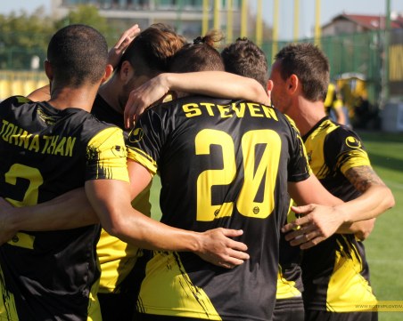 Младок с дебютен гол при мъжете при измъчена победа на Ботев