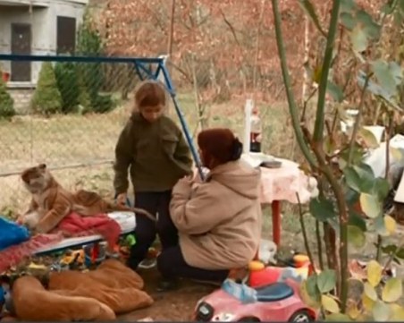 Животът на семейство с болно дете за минути стана на пепел! На улицата са! ВИДЕО